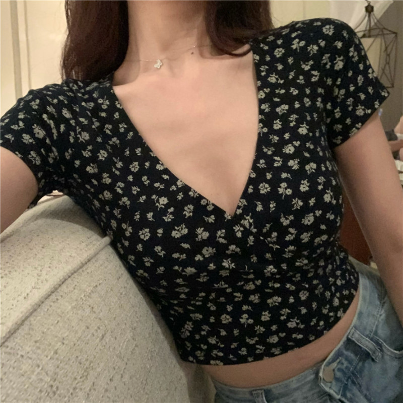 Floral V-neck Short Sleeve T-shirt